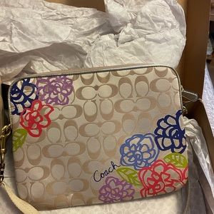 4 piece Limited Edition Coach Poppy Set. Mint condition Like new!